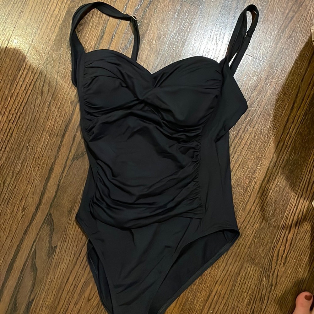La Blanca black flattering one piece swim suit 10